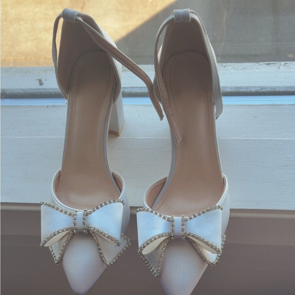 Elegant silk light silver grey Bow Women's Heels
